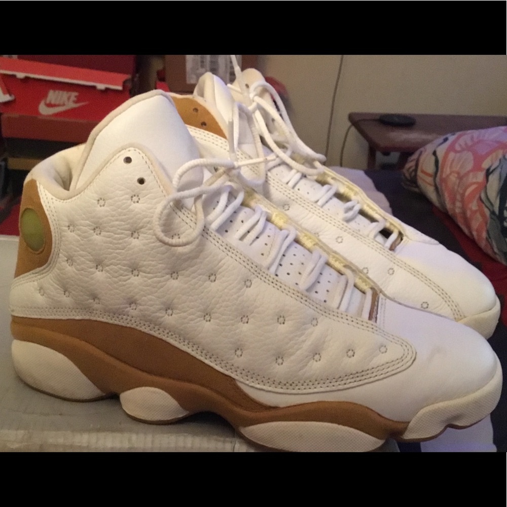 Worn Men’s Size 9 Air Jordan